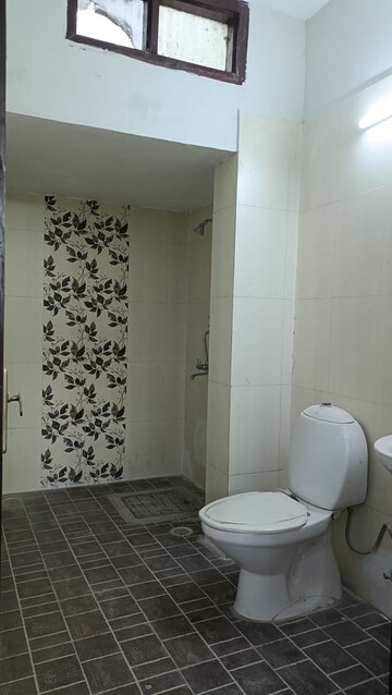 Bathroom in 2 BHK Builder Floor at Sector 46 – for Rent