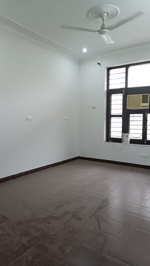 Room in 2 BHK Builder Floor at Sector 46 – for Rent