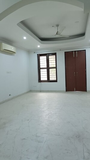 Room in 2 BHK Builder Floor at Sector 46 – for Rent
