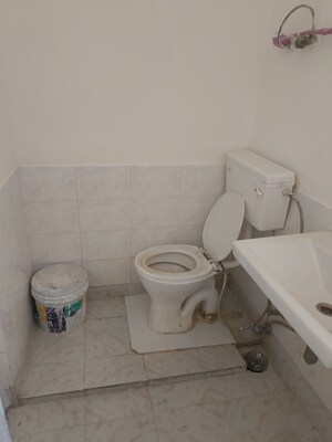 Bathroom in 3 BHK Builder Floor at Unitech Singleton Floors South City, Sector 50 – for Sale