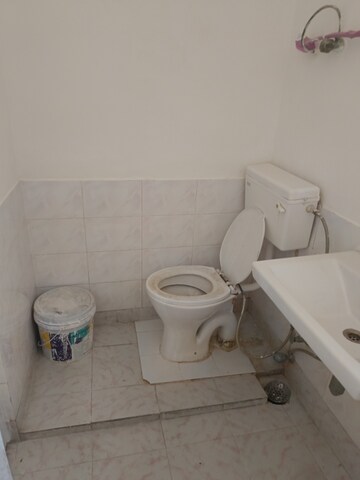 Bathroom in 3 BHK Builder Floor at Unitech Singleton Floors South City, Sector 50 – for Sale