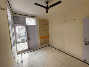 Room in 2 BHK Apartment at Suncity Avenue 76, Sector 76 – for Rent