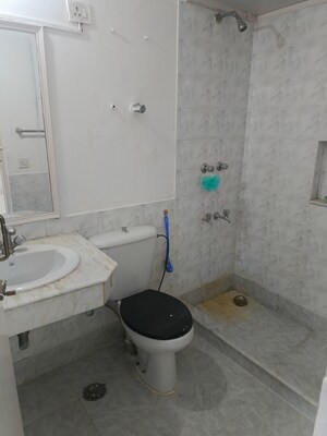 Bathroom in 3 BHK Builder Floor at Unitech Singleton Floors South City, Sector 50 – for Sale