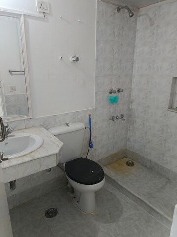 Bathroom in 3 BHK Builder Floor at Unitech Singleton Floors South City, Sector 50 – for Sale