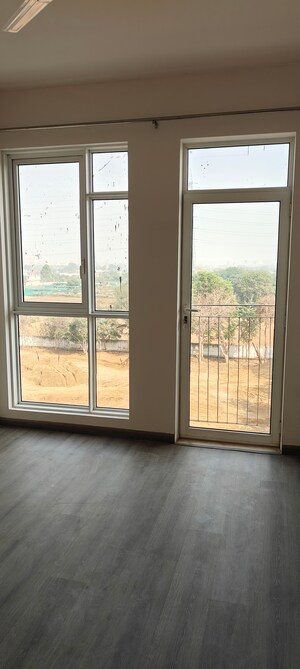 Room in 3 BHK Apartment at Ireo The Corridors, Sector 67a – for Rent