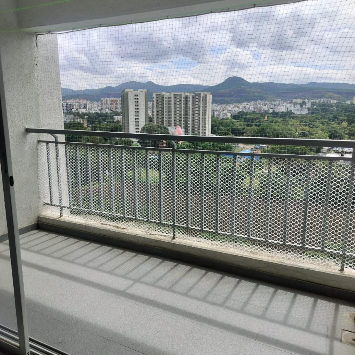 2 BHK + Extra Room Apartment For Rent in Mantra Parkview