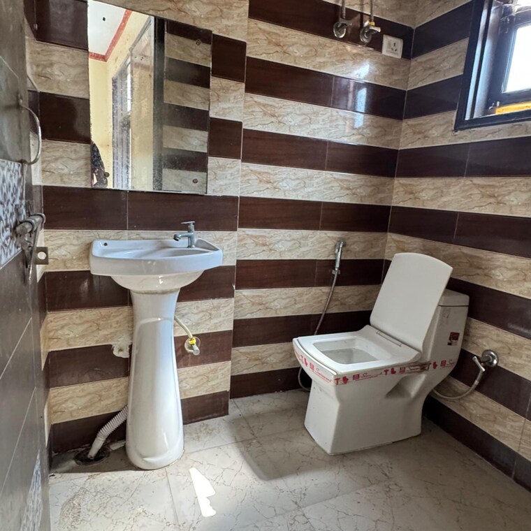 Attached Bathroom, chattarpur 2 Bedroom 800 Sq.Ft. Builder Floor In Chattarpur Delhi 9394600