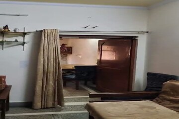 Furnished Amenities in 1 RK Builder Floor at Karol Bagh – for Rent