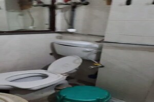 Bathroom in 1 RK Builder Floor at Karol Bagh – for Rent