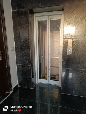 Building Lobby in 1 BHK Builder Floor at Sector 52 – for Rent