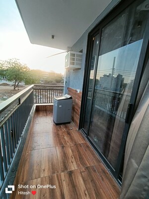 Balcony in 1 BHK Builder Floor at Sector 52 – for Rent