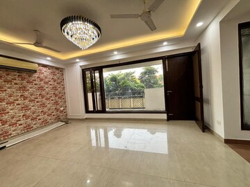 Room in 4 BHK Apartment at Jasminium Apartment, Sector 45 – for Sale