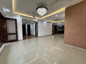 Room in 4 BHK Apartment at Jasminium Apartment, Sector 45 – for Sale