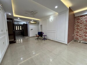 Room in 4 BHK Apartment at Jasminium Apartment, Sector 45 – for Sale