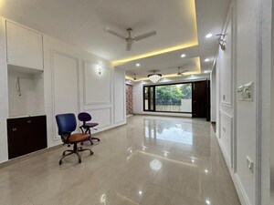 Parking in 4 BHK Apartment at Jasminium Apartment, Sector 45 – for Sale