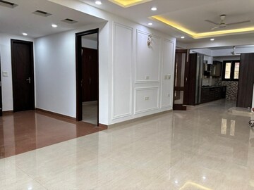 Room in 4 BHK Apartment at Jasminium Apartment, Sector 45 – for Sale