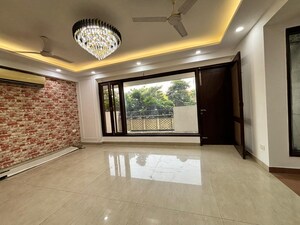 Room in 4 BHK Apartment at Jasminium Apartment, Sector 45 – for Sale