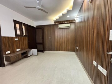 Bedroom in 4 BHK Apartment at Jasminium Apartment, Sector 45 – for Sale