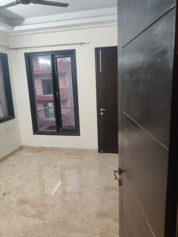 Room in 2.5 BHK Apartment at Pareena Micasa, Sector 68 – for Rent