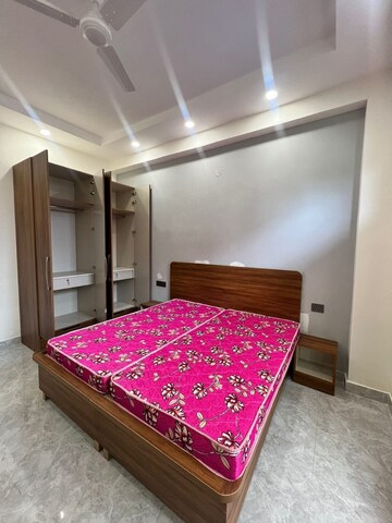 Bedroom in 1 BHK Builder Floor at Sector 40 – for Rent