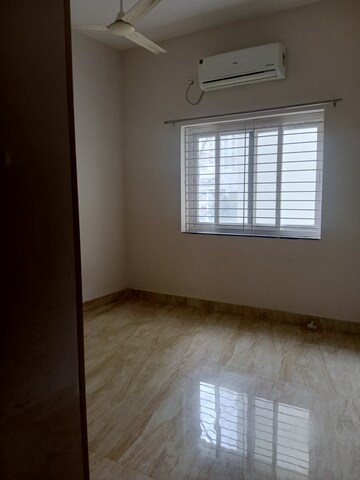 Room in 2 BHK Apartment at Kondapur – for Sale