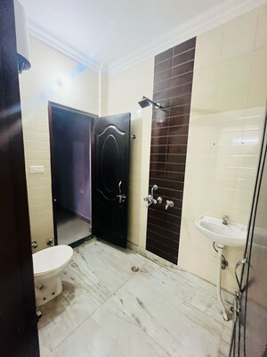 Bathroom in 2 BHK Builder Floor at Sector 46 – for Rent