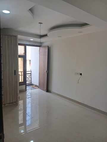 Room in 2 BHK Apartment at Sultanpur – for Sale