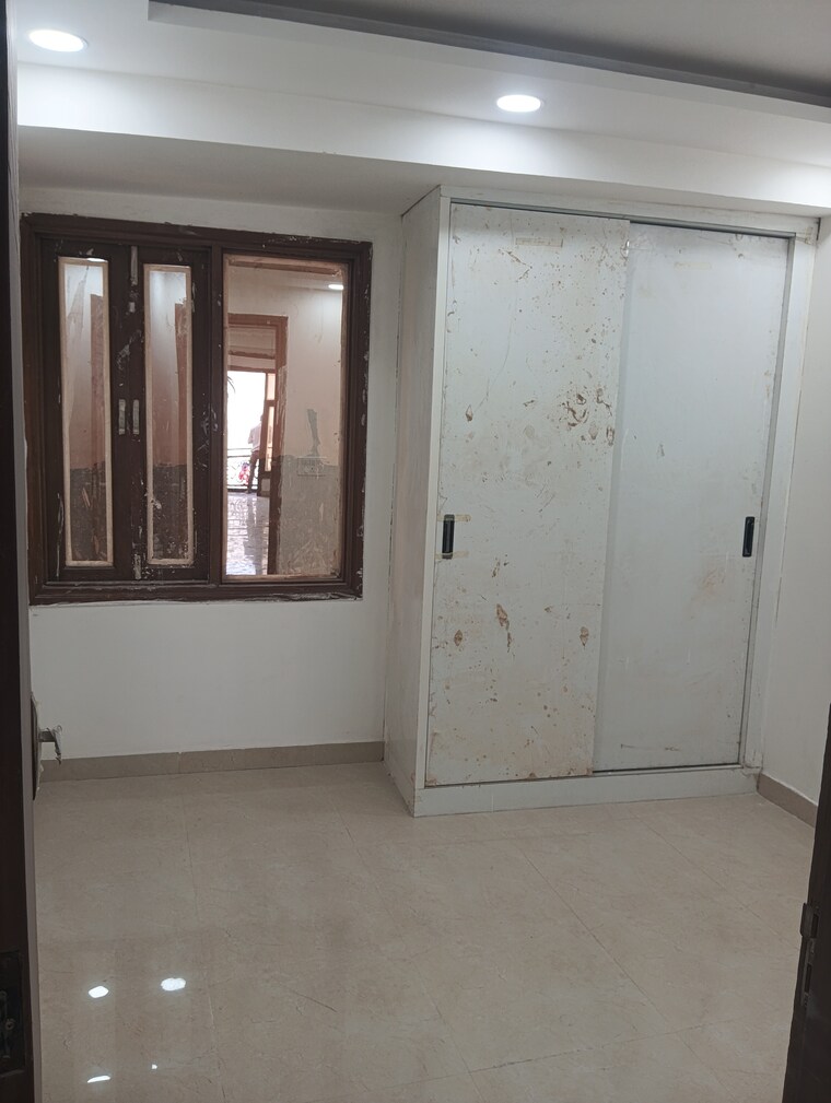 Room, sultanpur 2 Bedroom 85 Sq.Yd. Apartment In Sultanpur Delhi 9395048