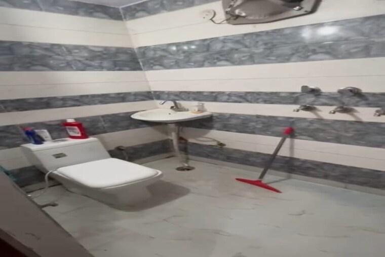 Team Area, patel nagar 2 Bedroom 899 Sq.Ft. Builder Floor In Patel Nagar Delhi 9395123