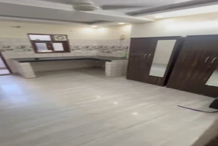  Parking, patel nagar 2 Bedroom 899 Sq.Ft. Builder Floor In Patel Nagar Delhi 9395123