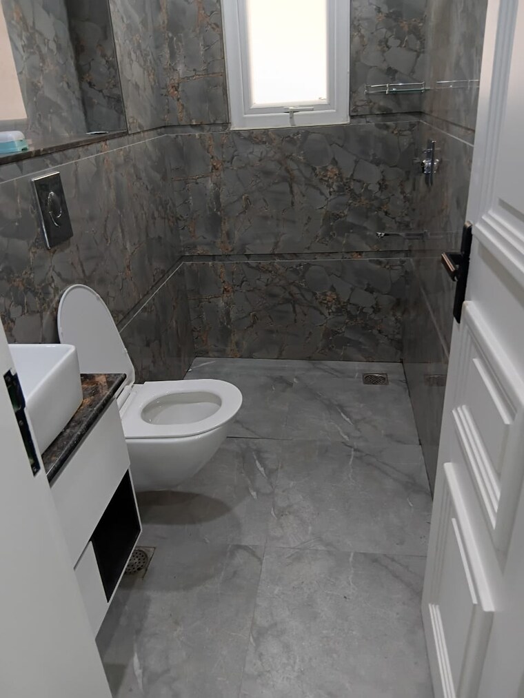 Bathroom, sector 40 2 Bedroom 1398 Sq.Ft. Builder Floor In Sector 40 Gurgaon 9395111