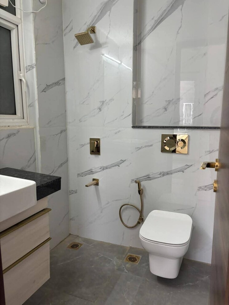 Bathroom, smart-world-orchard 3 Bedroom 1630 Sq.Ft. Apartment In Sector 61 Gurgaon 9395100