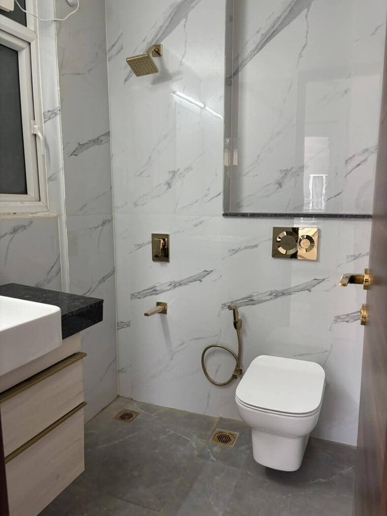 Bathroom, smart-world-orchard 3 Bedroom 1630 Sq.Ft. Apartment In Sector 61 Gurgaon 9395100