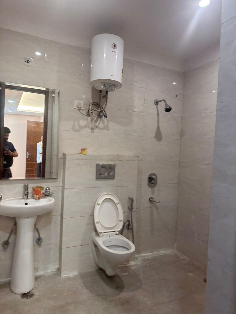 Bathroom, shree-vardhman-mantra 2 Bedroom 800 Sq.Ft. Apartment In Sector 67 Gurgaon 9395165