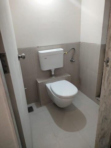 Master Bedroom in 1 BHK Apartment at Merwanji Tower, Parel – for Rent