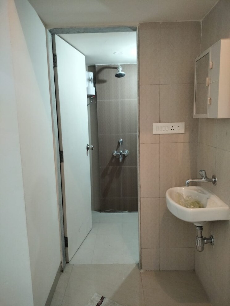 Bathroom, merwanji-tower 1 Bedroom 650 Sq.Ft. Apartment In Parel Mumbai 9395277