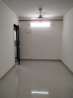 Room in 1 BHK Apartment at Merwanji Tower, Parel – for Rent