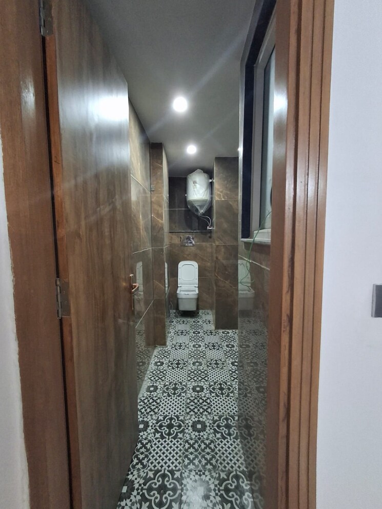 undefined, sultanpur 3 Bedroom 135 Sq.Yd. Apartment In Sultanpur Delhi 9395290