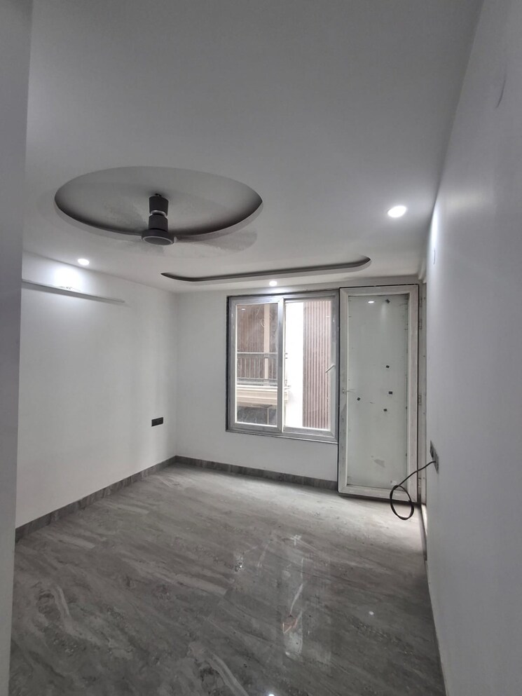 Bathroom, sultanpur 3 Bedroom 135 Sq.Yd. Apartment In Sultanpur Delhi 9395290