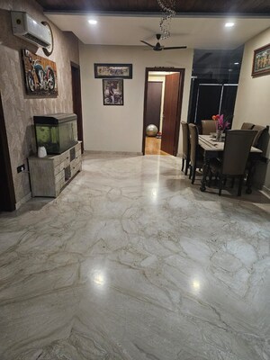 Parking in 4 BHK Builder Floor at Sushant Lok I – for Rent