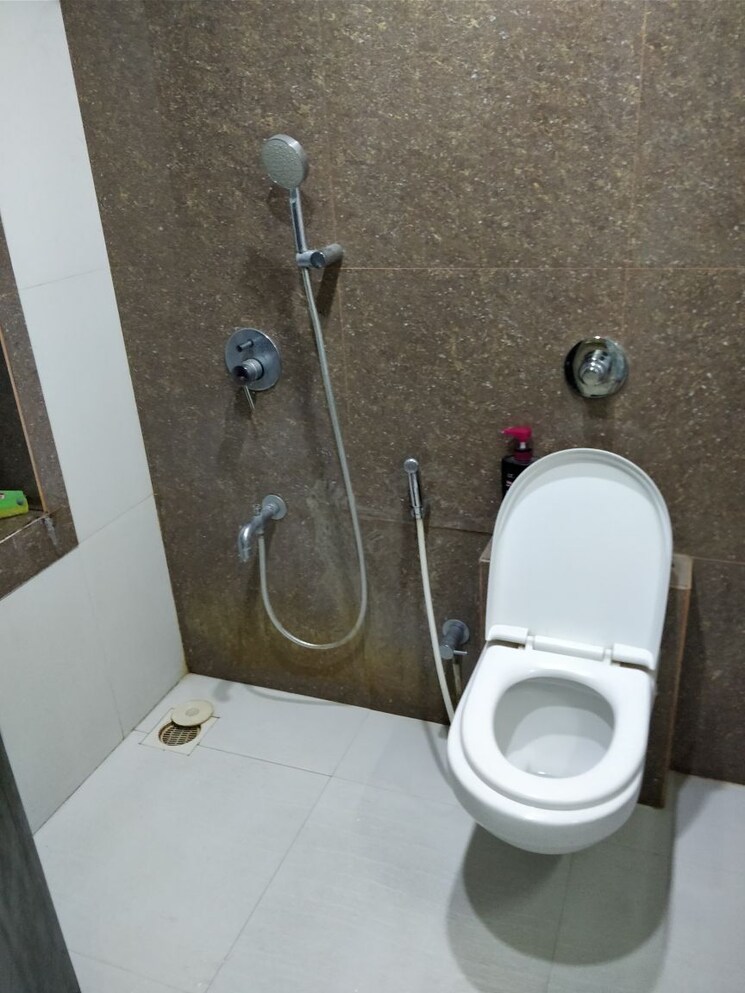 Bathroom, benzer-apartment 2 Bedroom 576 Sq.Ft. Apartment In Andheri West Mumbai 9395186