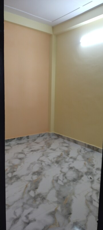 Room in 2 BHK Builder Floor at Mayur Vihar Phase 1 – for Rent