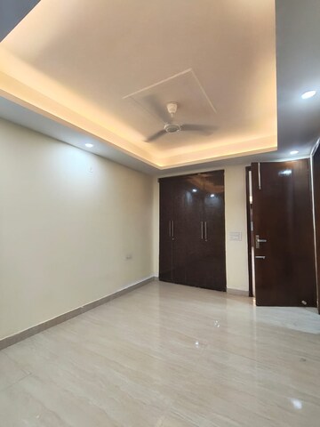 Room in 3 BHK Builder Floor at Sector 45 – for Rent