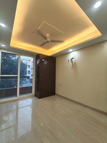 Room in 3 BHK Builder Floor at Sector 45 – for Rent