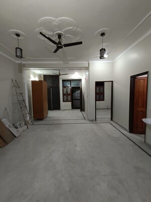 Room in 3 BHK Builder Floor at Sector 46 – for Rent