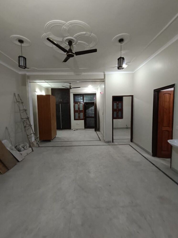 Room, sector 46 3 Bedroom 2000 Sq.Ft. Builder Floor In Sector 46 Gurgaon 9395439