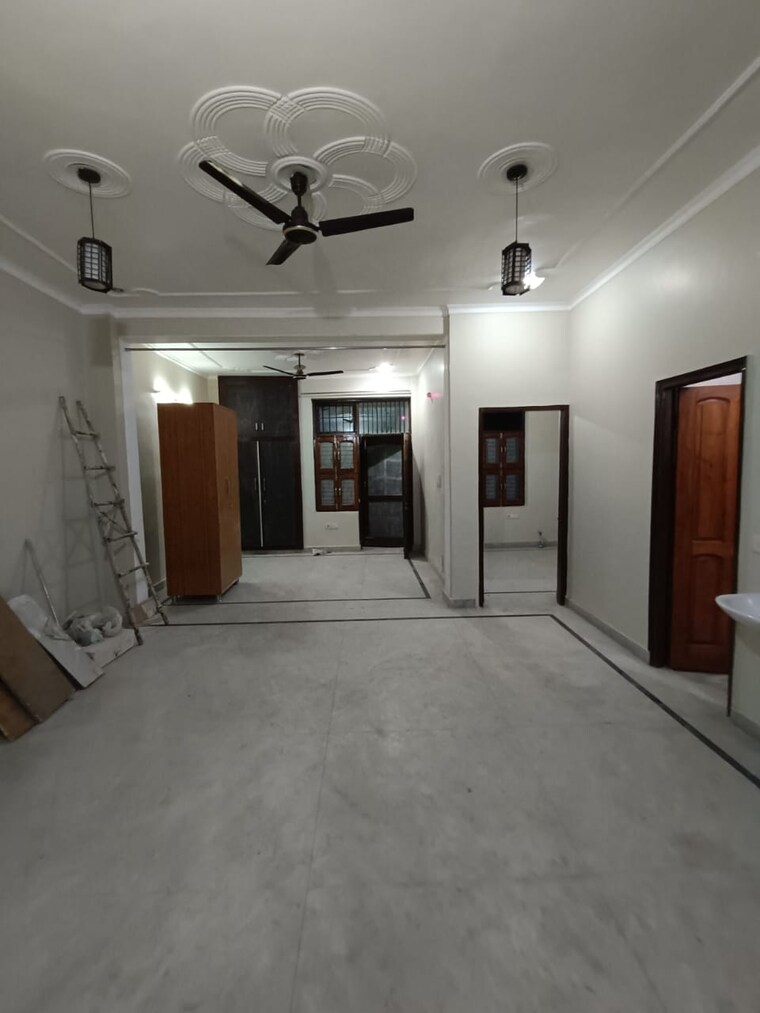 Room, sector 46 3 Bedroom 2000 Sq.Ft. Builder Floor In Sector 46 Gurgaon 9395439
