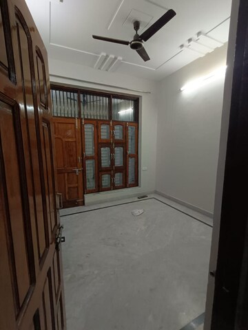 Room in 3 BHK Builder Floor at Sector 46 – for Rent