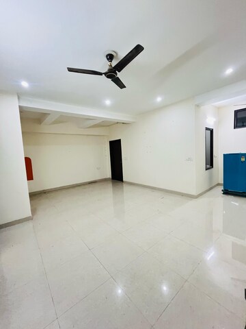 Room in 3 BHK Builder Floor at Sector 46 – for Rent