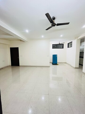Room in 3 BHK Builder Floor at Sector 46 – for Rent